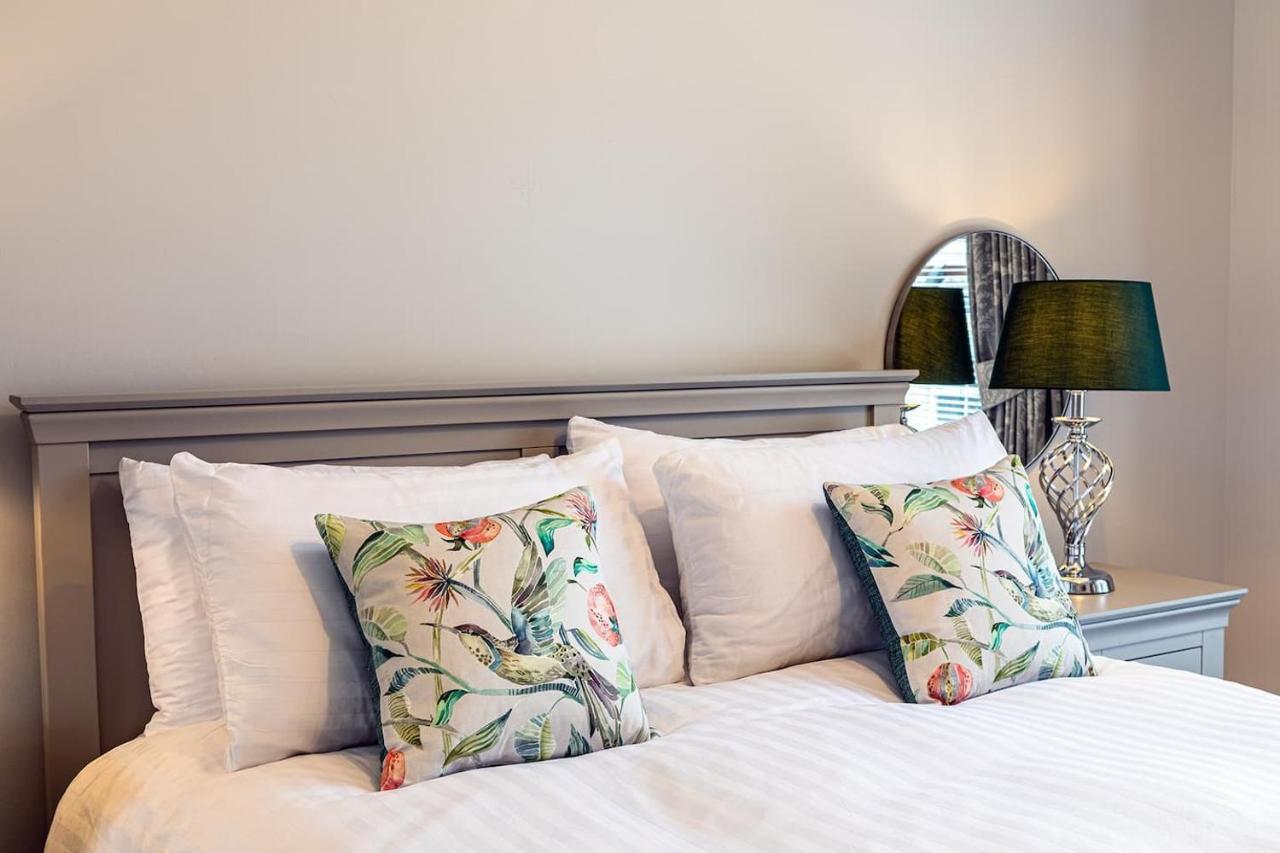 Hedgefield House - Serene Top Floor Flat Inverness Extérieur photo