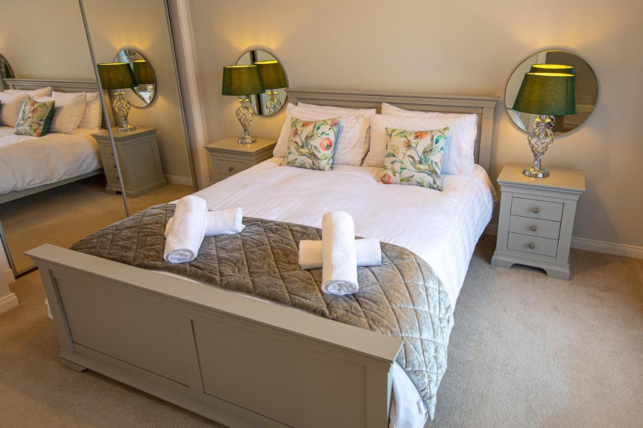 Hedgefield House - Serene Top Floor Flat Inverness Extérieur photo
