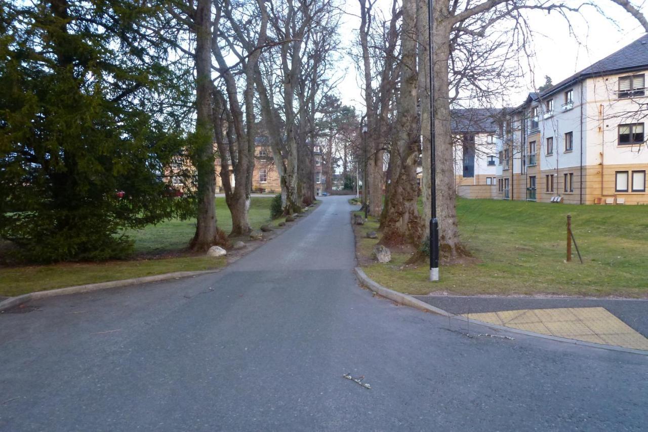 Hedgefield House - Serene Top Floor Flat Inverness Extérieur photo