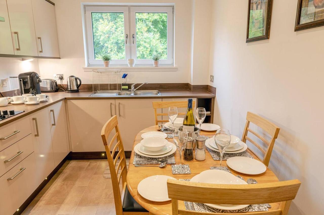 Hedgefield House - Serene Top Floor Flat Inverness Extérieur photo