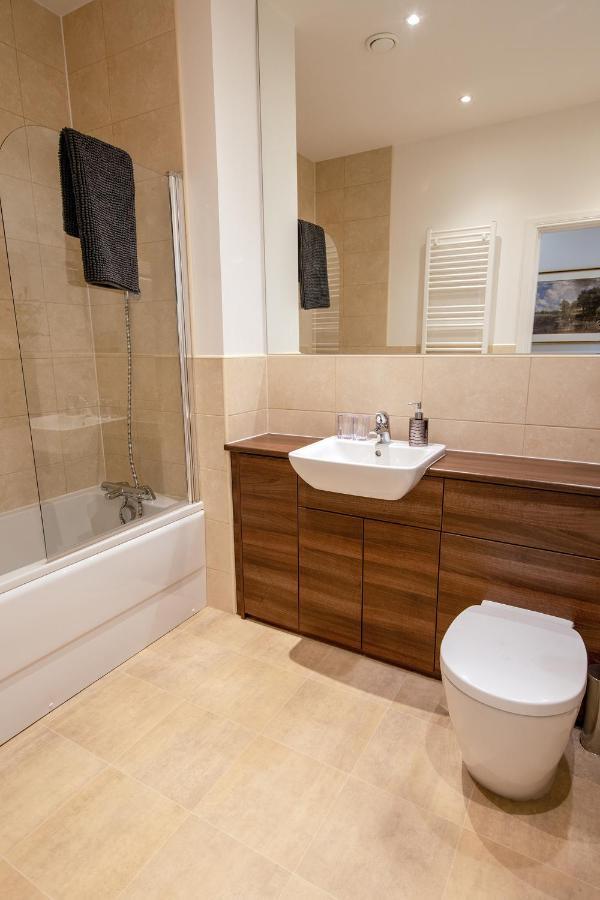 Hedgefield House - Serene Top Floor Flat Inverness Extérieur photo